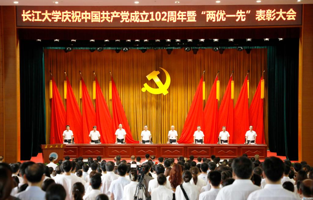 说明: //news.crysnovel.net/__local/5/FB/3C/7A69164ADD44C0011D8724ADEB5_E915FAE3_19820.jpg